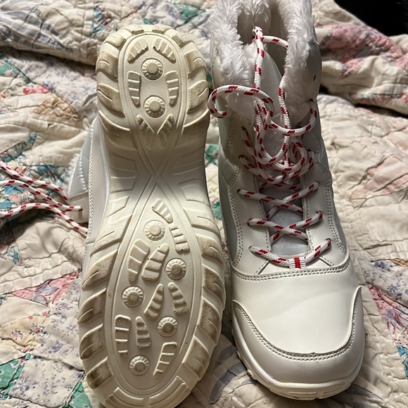 Girls white snow boots size 3.5 - Picture 3 of 5